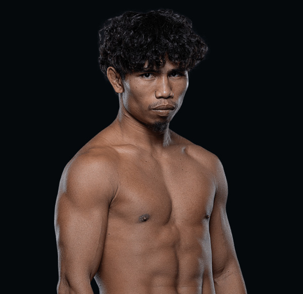สุริยันต์เล็ก พ.เย็นยิ่ง (Suriyanlek Por Yenying) นักมวยไทยจากมหาสารคามในสังกัด ONE Championship